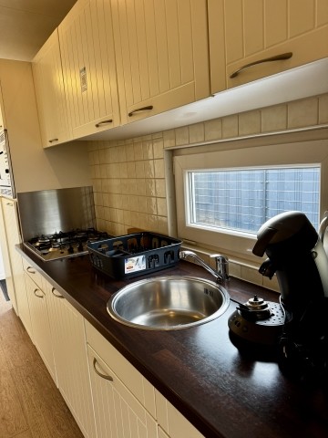 Die Küche ist komplett ausgestattet