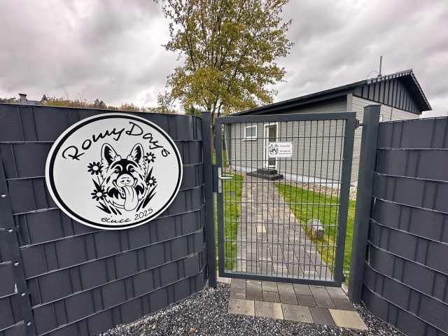 Grundstück blickdicht eingezäunt