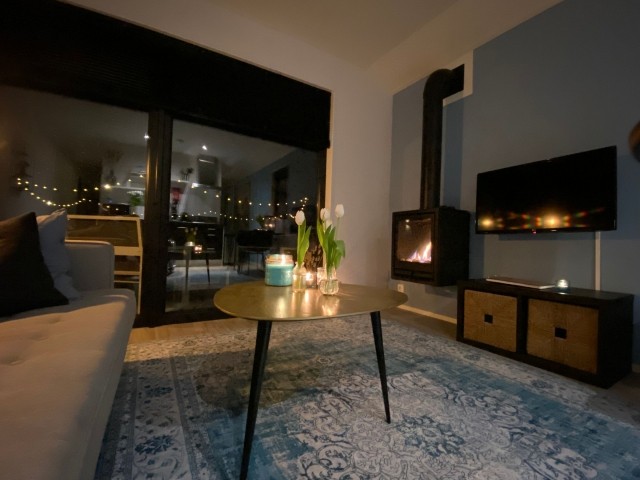 Der Kaminofen sorgt für wohlige Wärme und romantische Stunden