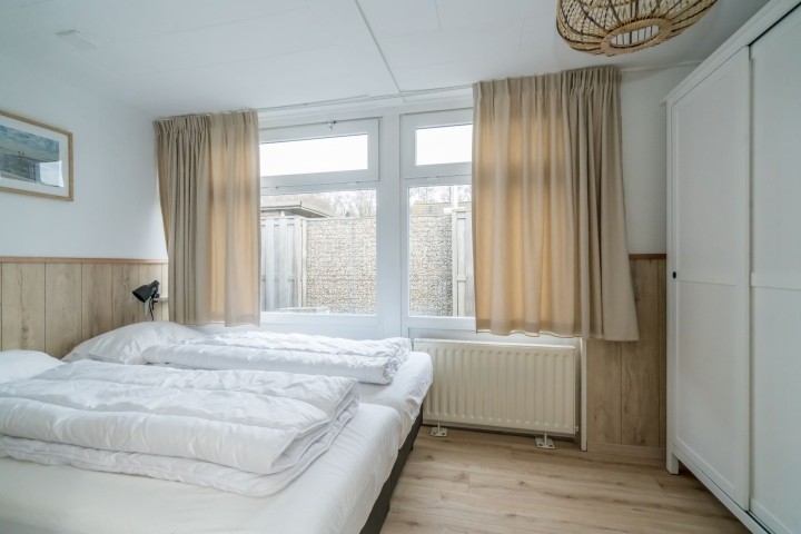 Schlafzimmer 1 mit 2 Luxus Einzel Boxspringbetten