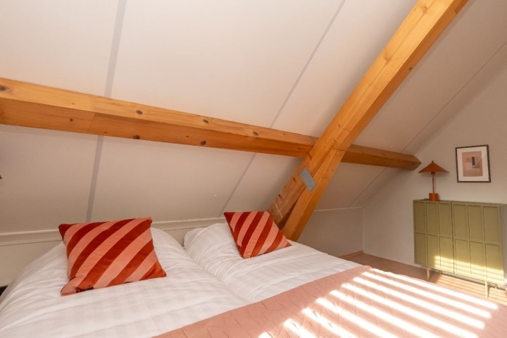 Schlafzimmer 3 mit 2 Einzelboxspringbetten und Schrank