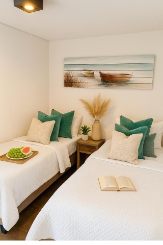 Schlafzimmer 2 (Betten kann man zusammenschieben) mit Ankleide und TV