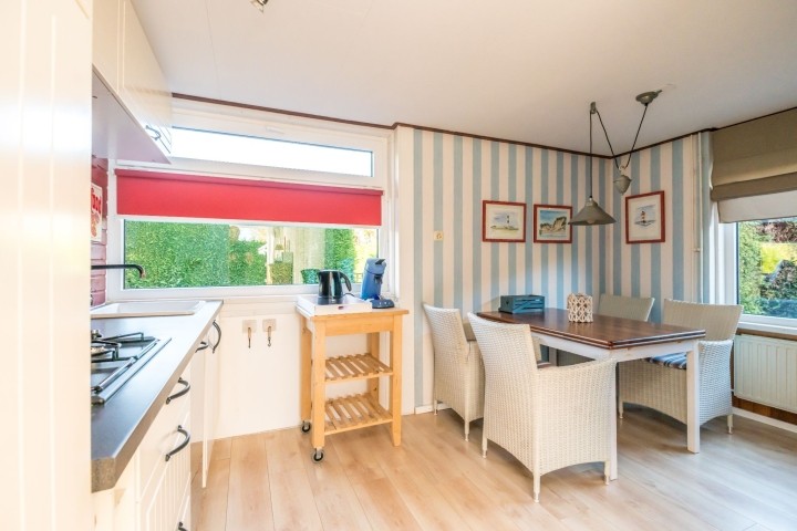 Gemütliche Essgruppe in der Küche