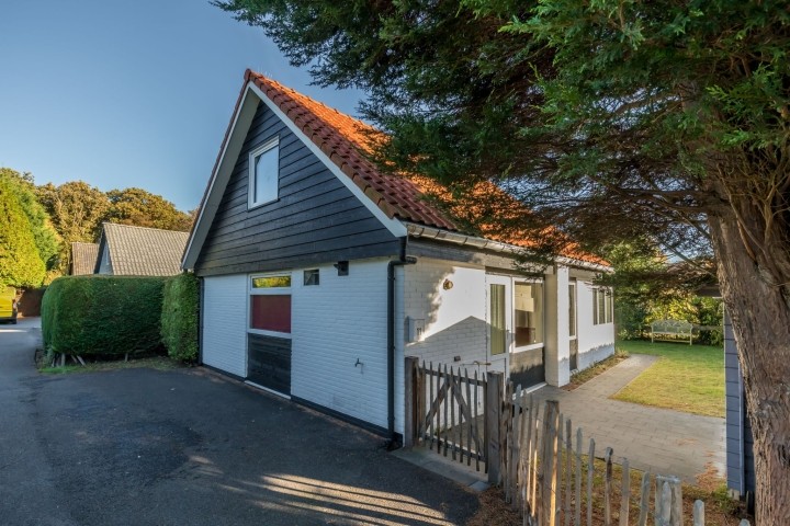 Parkplätze für zwei PKW