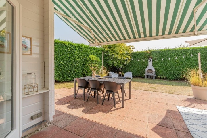 Die Terrasse mit Markise