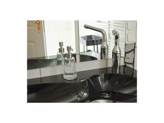 Geräumiges Bad mit Doppelwaschtisch