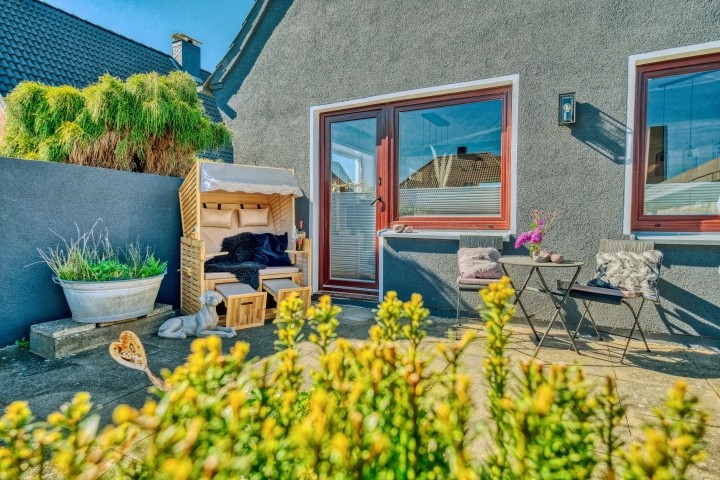 Terrasse mit Strandkorb