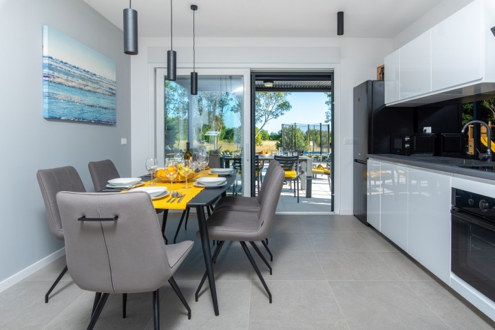 Küche mit Essbereich