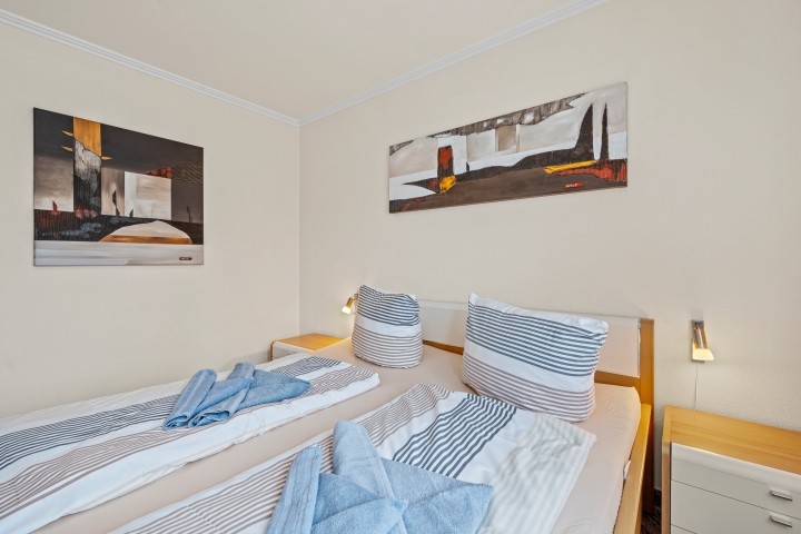 Schlafzimmer mit Doppelbett