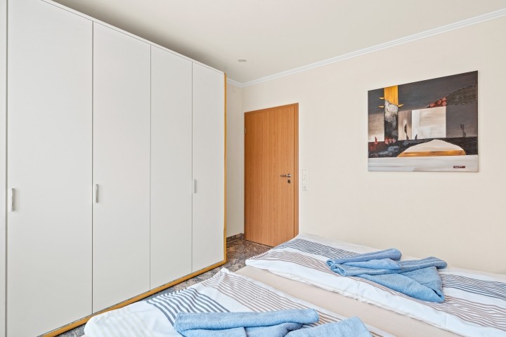 Schlafzimmer mit Doppelbett