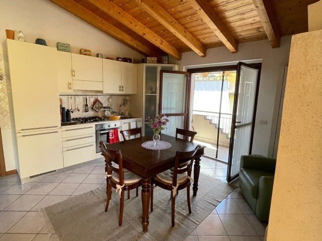 Küche mit Essbereich