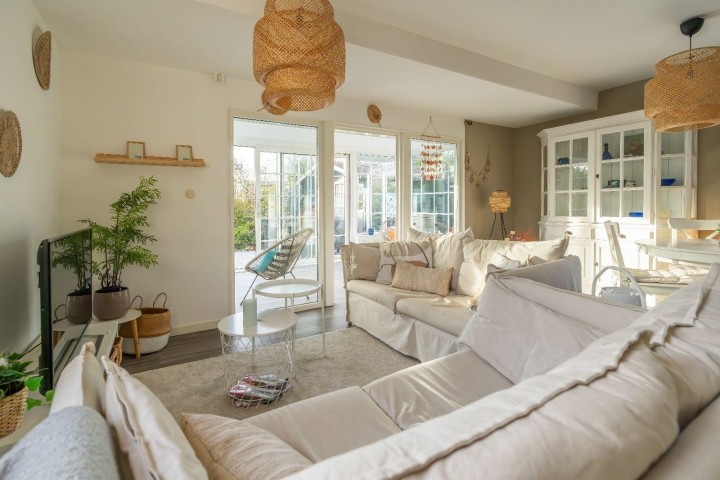 Gemütliche Sitzecke mit TV