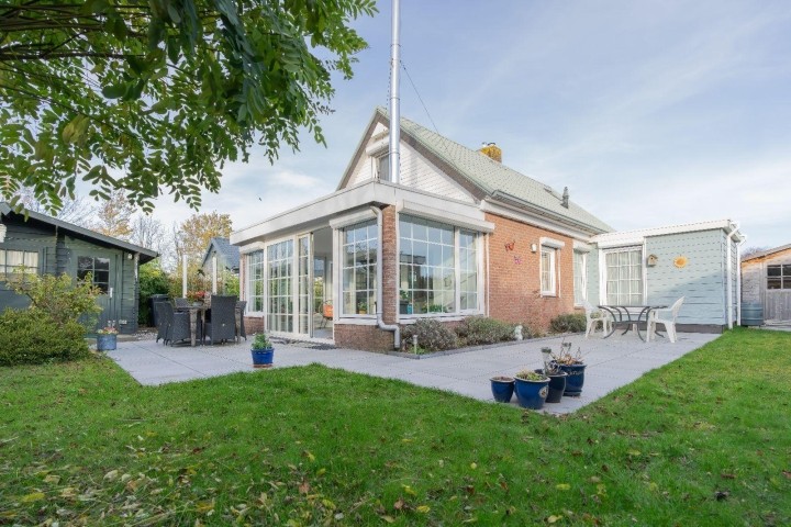 Charmantes Ferienhaus mit Wintergarten und umzäuntem Garten