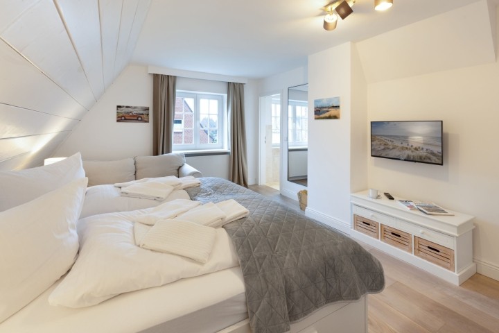 Schlafzimmer eins im OG mit Bad en Suite