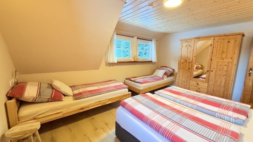 Vierbett Schlafzimmer Babybett zustellbar