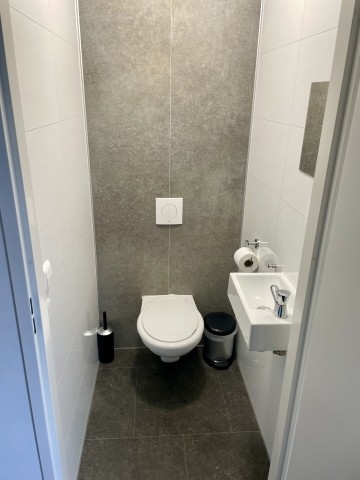 Separates WC auf dem Gang