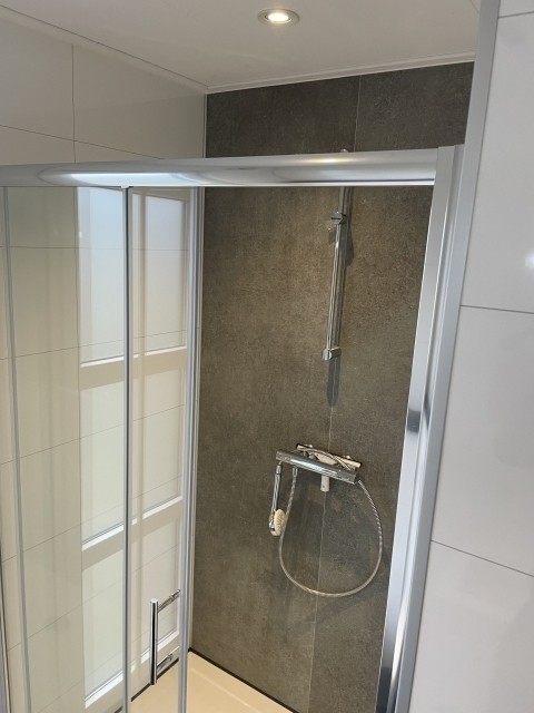 Rainshower-Dusche im Badezimmer