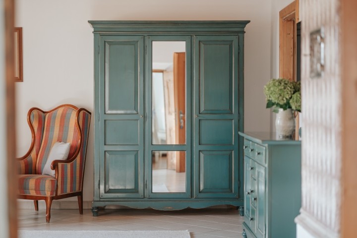 Wohn-Essraum mit historischer Holzkassettendecke