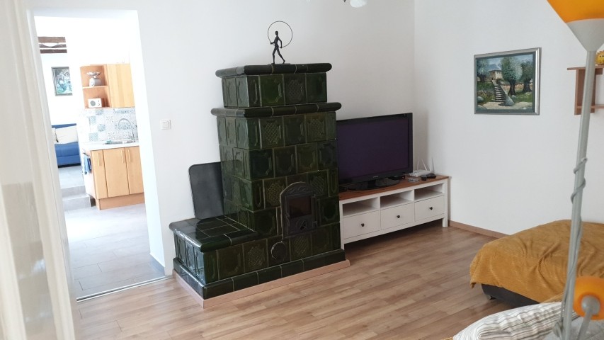 Kachelofen im Wohnzimmer 1 mit SatTV