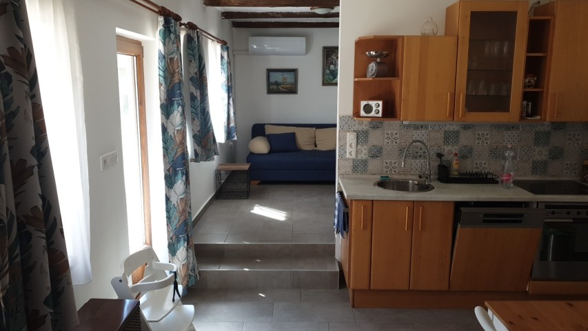 Durchgang Küche Wohnzimmer 2 mit einer weiteren Schlafcouch