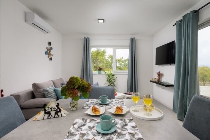 Küche mit Essbereich