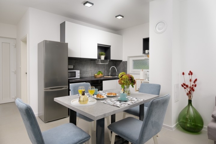 Küche mit Essbereich