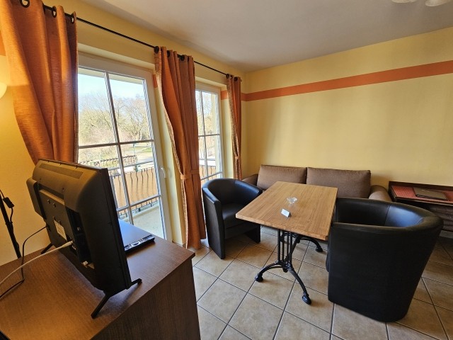 Wohnzimmer mit Balkon