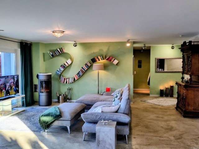 Großzügiger Wohn-, Ess- und Kochbereich