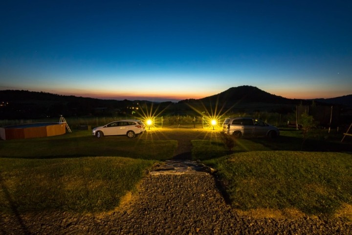 Sonnenuntergang am Sonnigen Hügel