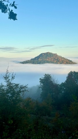 Spitzberg über den Wolken bei unseren Ferienhäusern