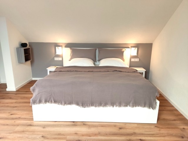 Schlafzimmer mit Doppelbett