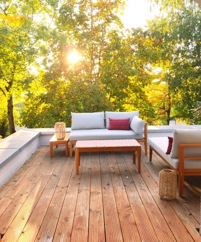 Dachterrasse im Abendlicht