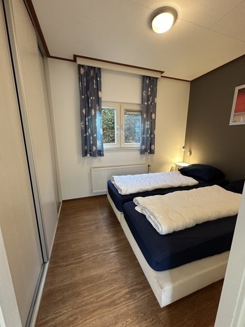 Das Schlafzimmer bietet ebenso ausreichend Stauraum