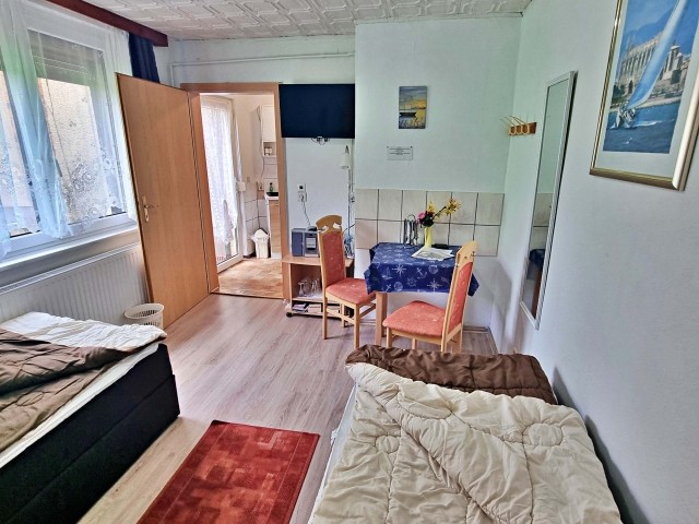 kombinierter Wohn-/Schlafraum