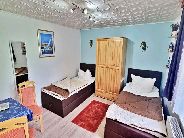 kombinierter Wohn-/Schlafraum