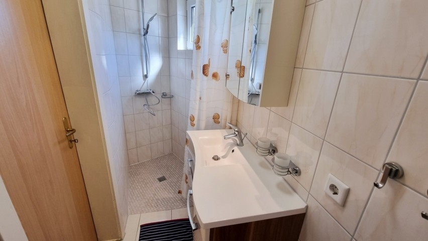 Tageslicht-Bad mit DU/WC