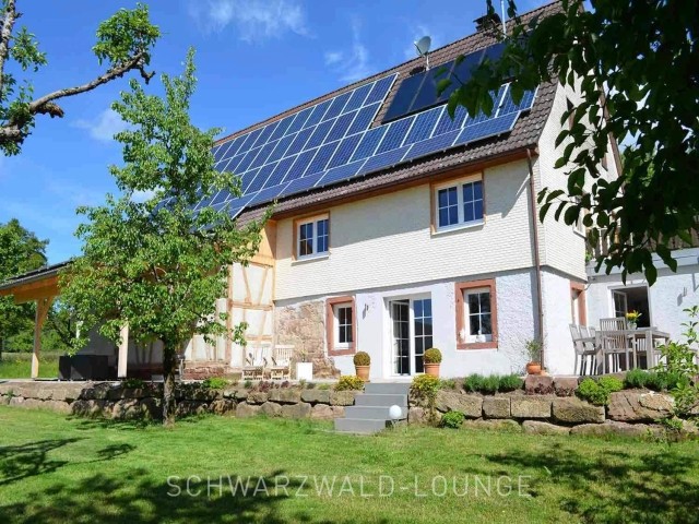 Das Ferienhaus vom Garten aus