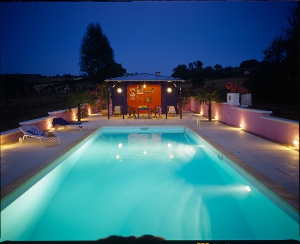 Pool bei Nacht