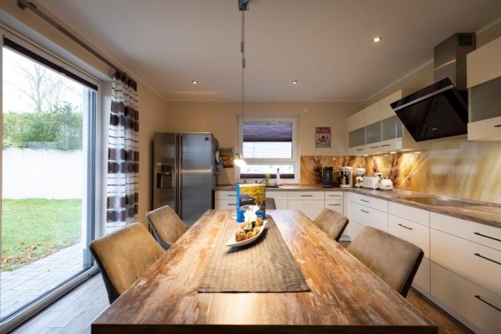 Küche mit Essbereich