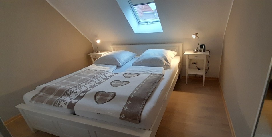 Schlafzimmer 1