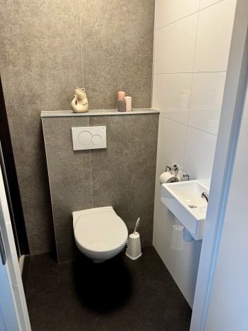 Die Toilette ist separat zugänglich