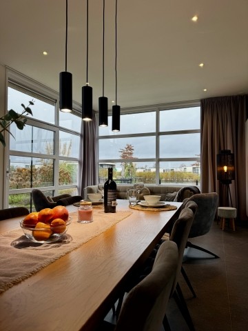 Wunderschöner Blick vom Esstisch in den Garten