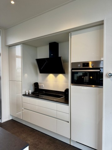 Voll ausgestattete Küche