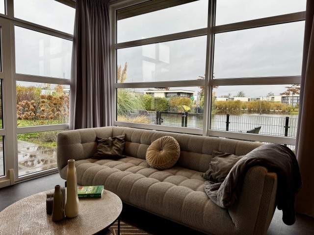 Blick auf's Wasser und den Garten 