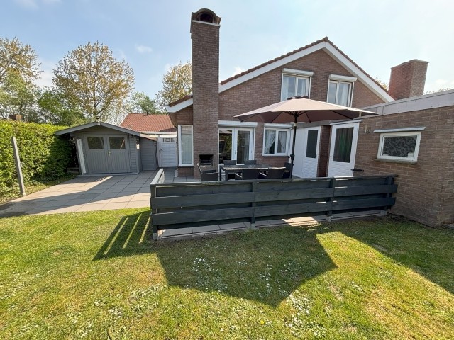 Garten mit Terasse und Aussenkamin (komplett umzäunt)