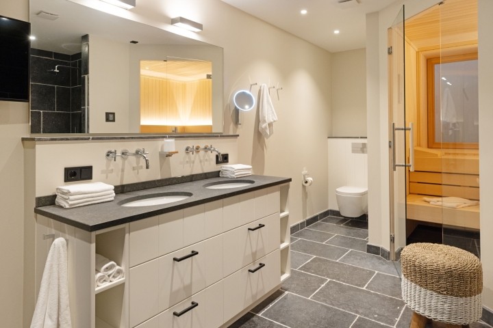 Badezimmer zwei im UG mit Sauna