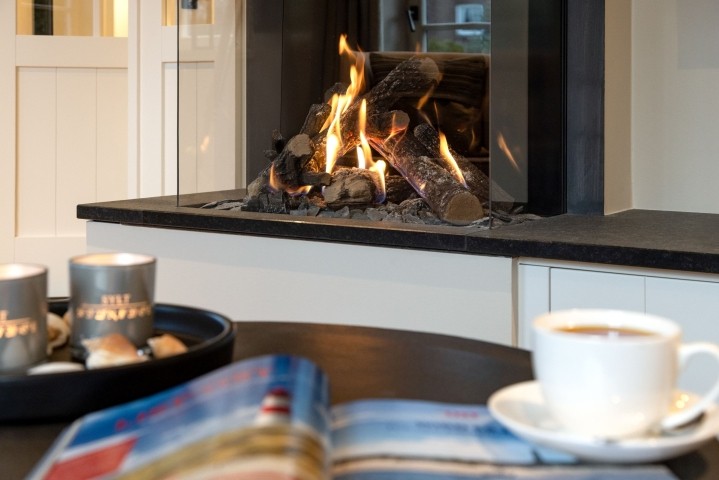 Wohnzimmer mit Kamin