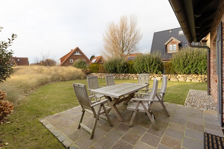 Terrasse und Garten 50 Meter vom Meer entfernt