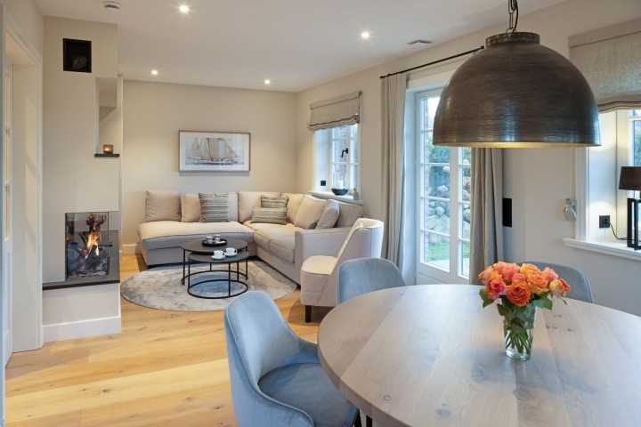 Wohnzimmer mit Kamin