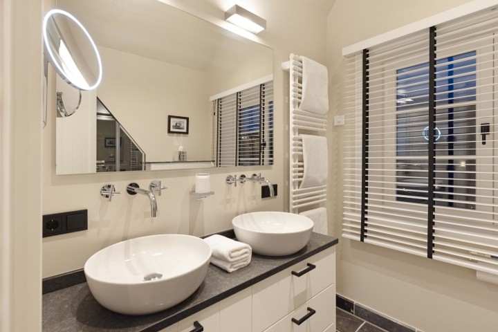 Badezimmer eins im OG